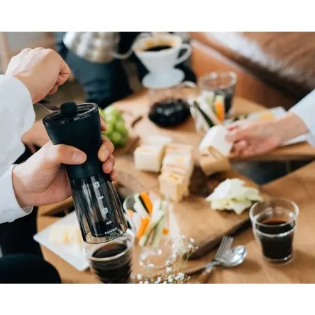 hario-mini-slim-coffee-grinder (4).webp