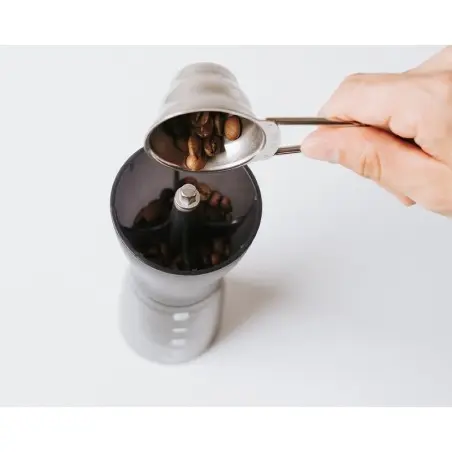 hario-mini-slim-coffee-grinder (2).webp
